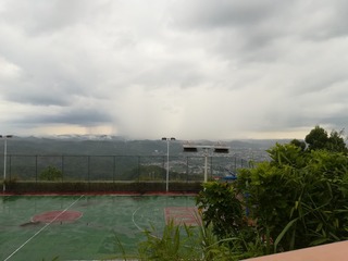 613577