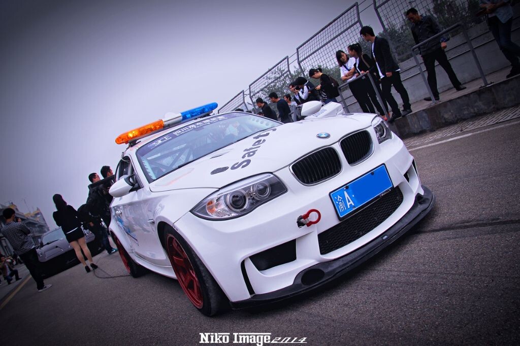 BMW 1M safety car