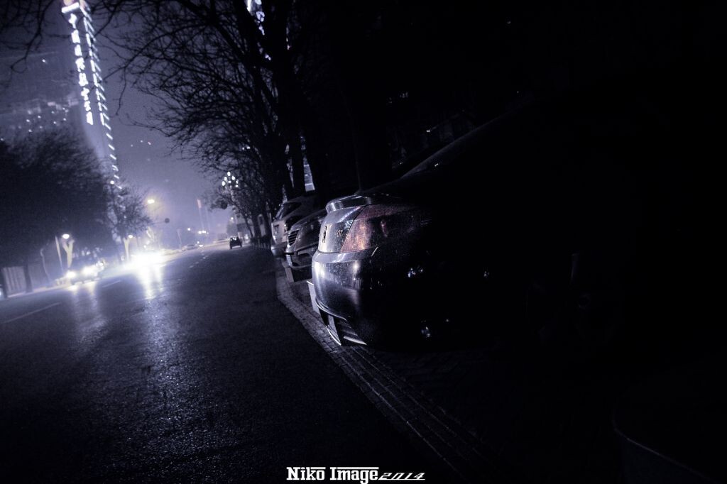 Peugeot 407 in darkness
