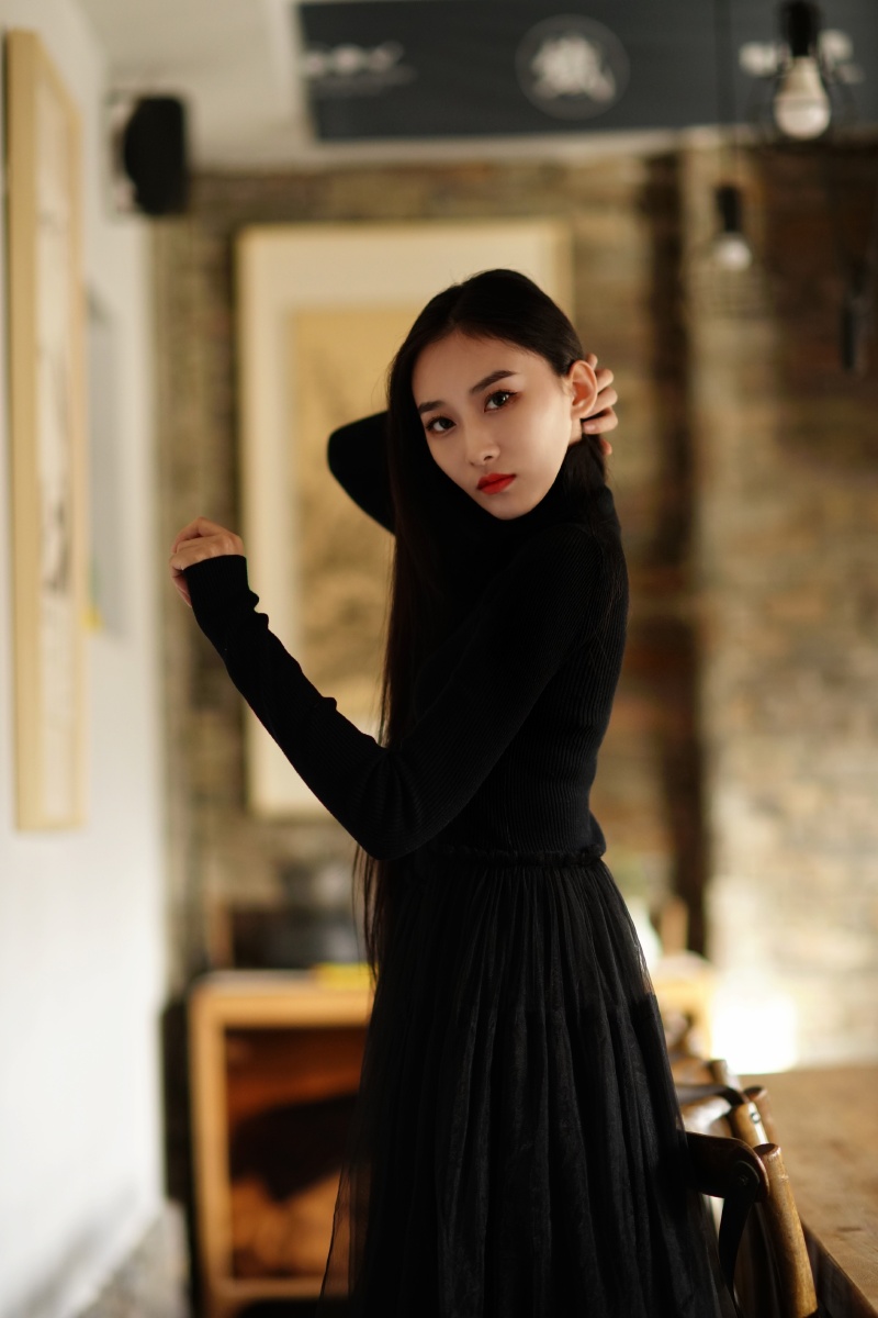 红酒主题长发及腰的冷系红酒美人坐标北京