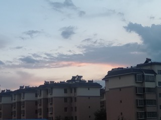 672858