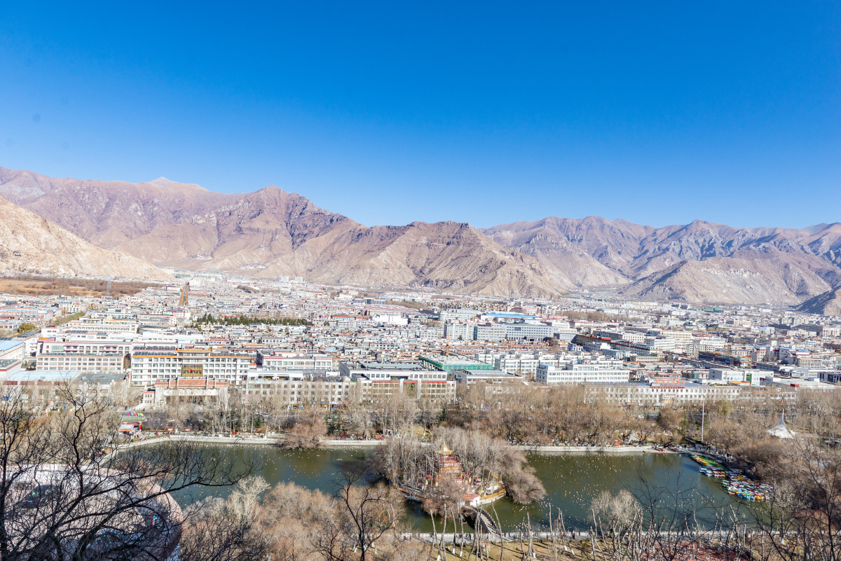 布达拉宫俯瞰拉萨全城罗布林卡