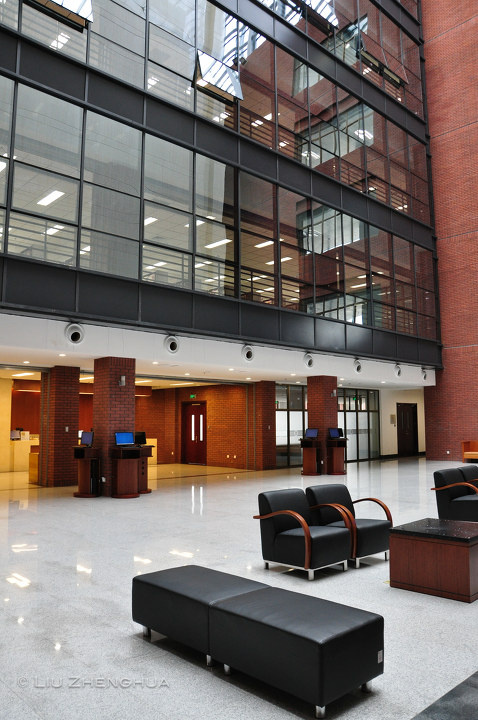 无题 br /> 摄于大连理工大学令希图书馆