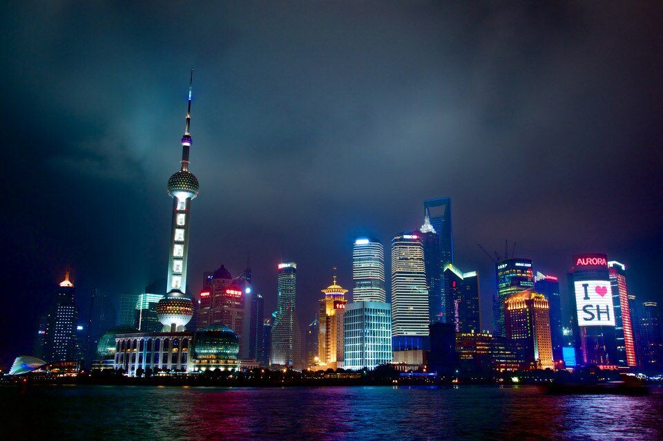 20120318外滩夜景<br />
2012年3月18日，上海外滩夜景。当时没有理解透视畸变，下次再去外滩，一定要想办法到万国建筑上去拍一张。
