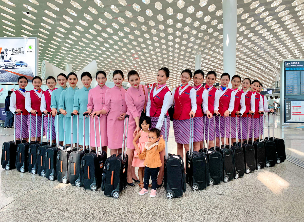 美女队列(手机拍)