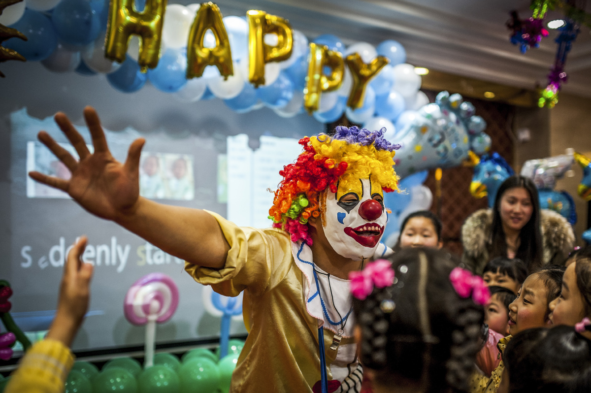 满月酒上的小丑