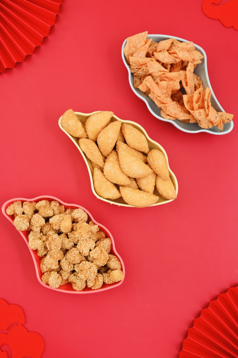 过年好图二图三系广东的传统食品油角蛋散笑口枣如意大吉大利开开心心