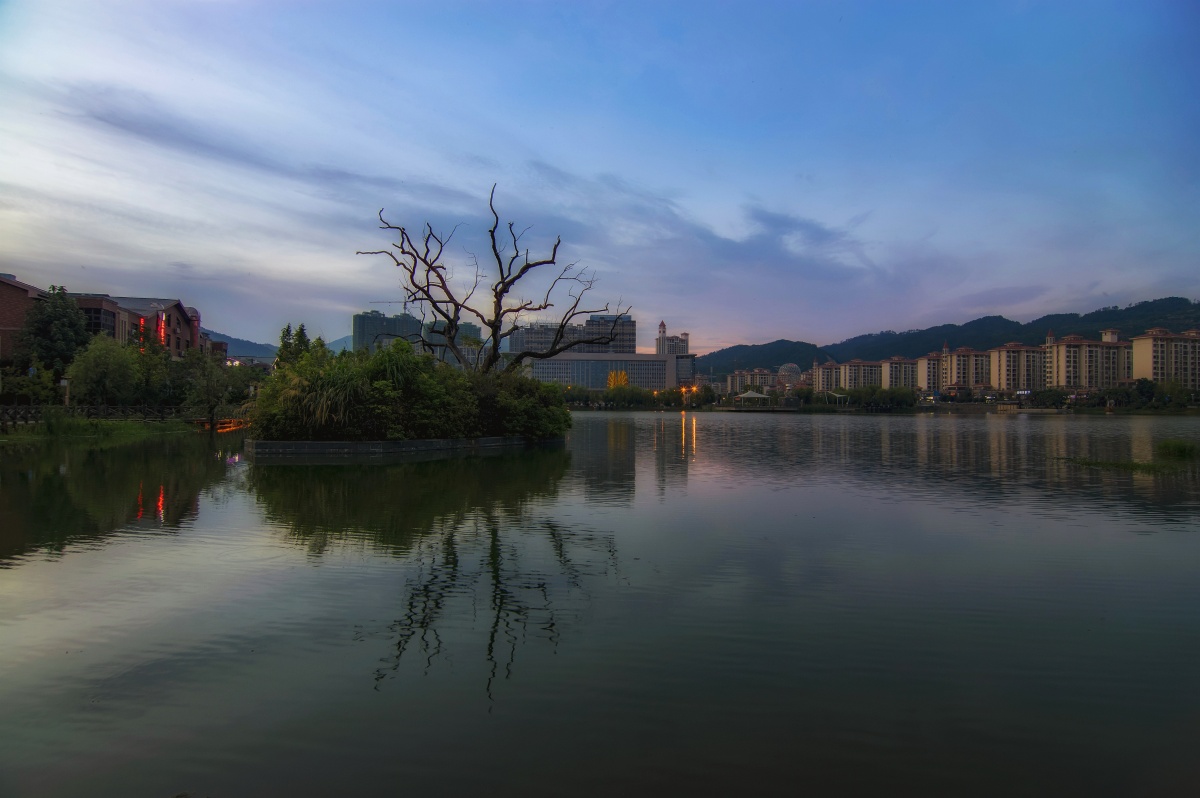 南昌岭秀湖风光