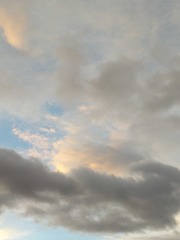 1612895
