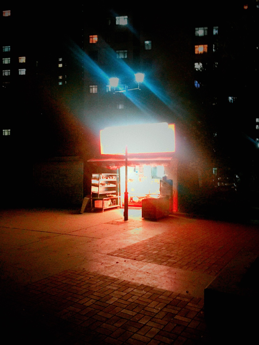 凌晨四点的早餐店