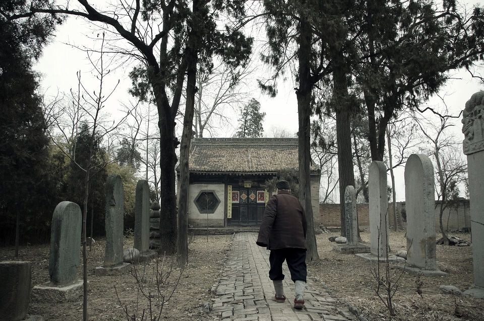 户县渼陂湖空翠堂<br />
近乎荒芜的寺庙里，一位守在寺庙里几十年的老尼为我们打开了山门。。。