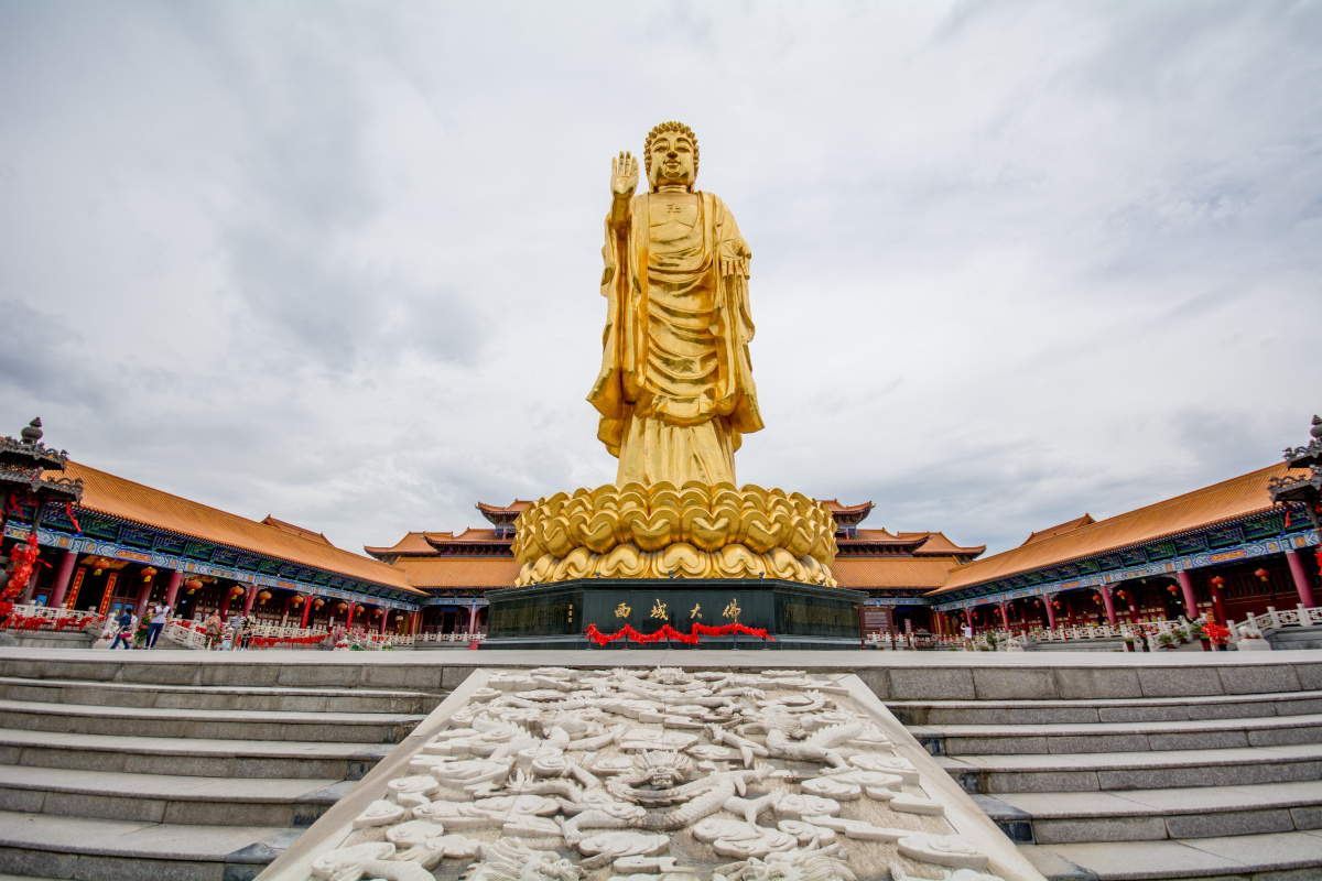 乌鲁木齐红光山西域大佛 (1)