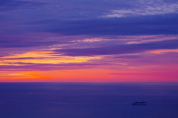 海上日出