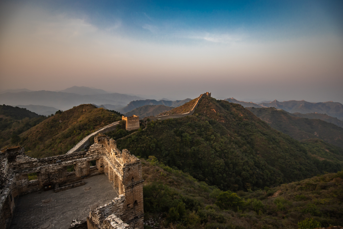 史迹金山岭长城华夏大地有二条龙脉那就是长江黄河中华五千年历史有二