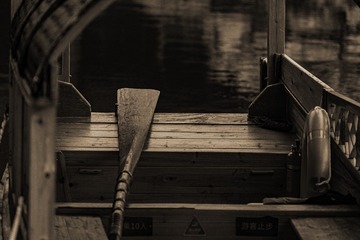 58304