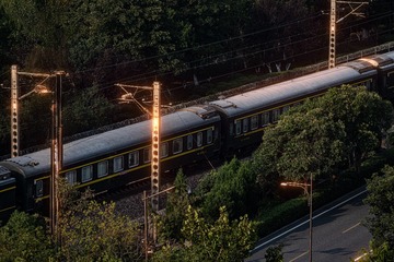 106163