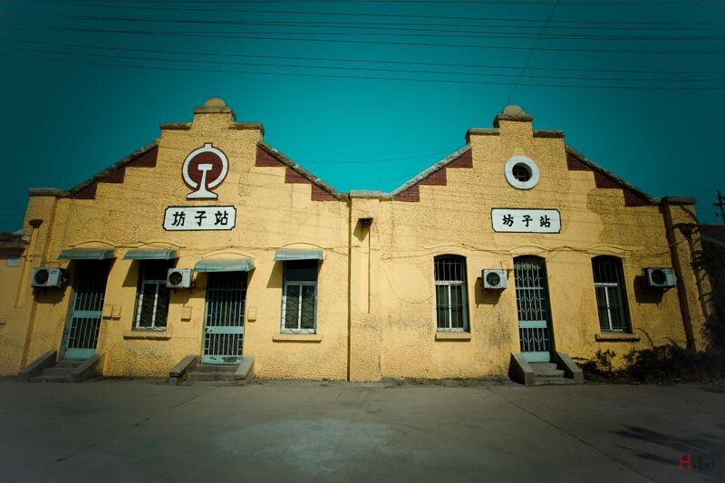百年前德国人建筑的，很有特色，旁边有个坊茨小镇也不错。。去年十一专门来这里看了一次，照片一致没导出来。。