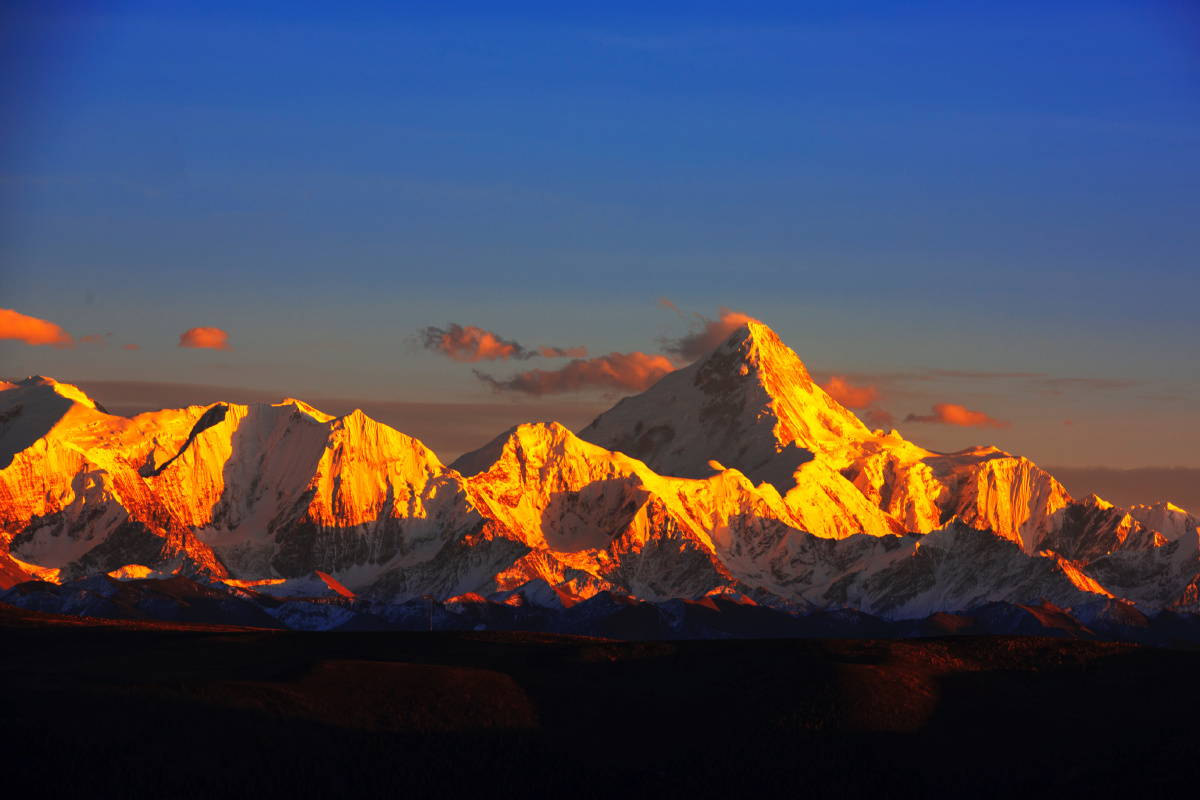 贡嘎-日照金山 - 上山下乡_ - 图虫