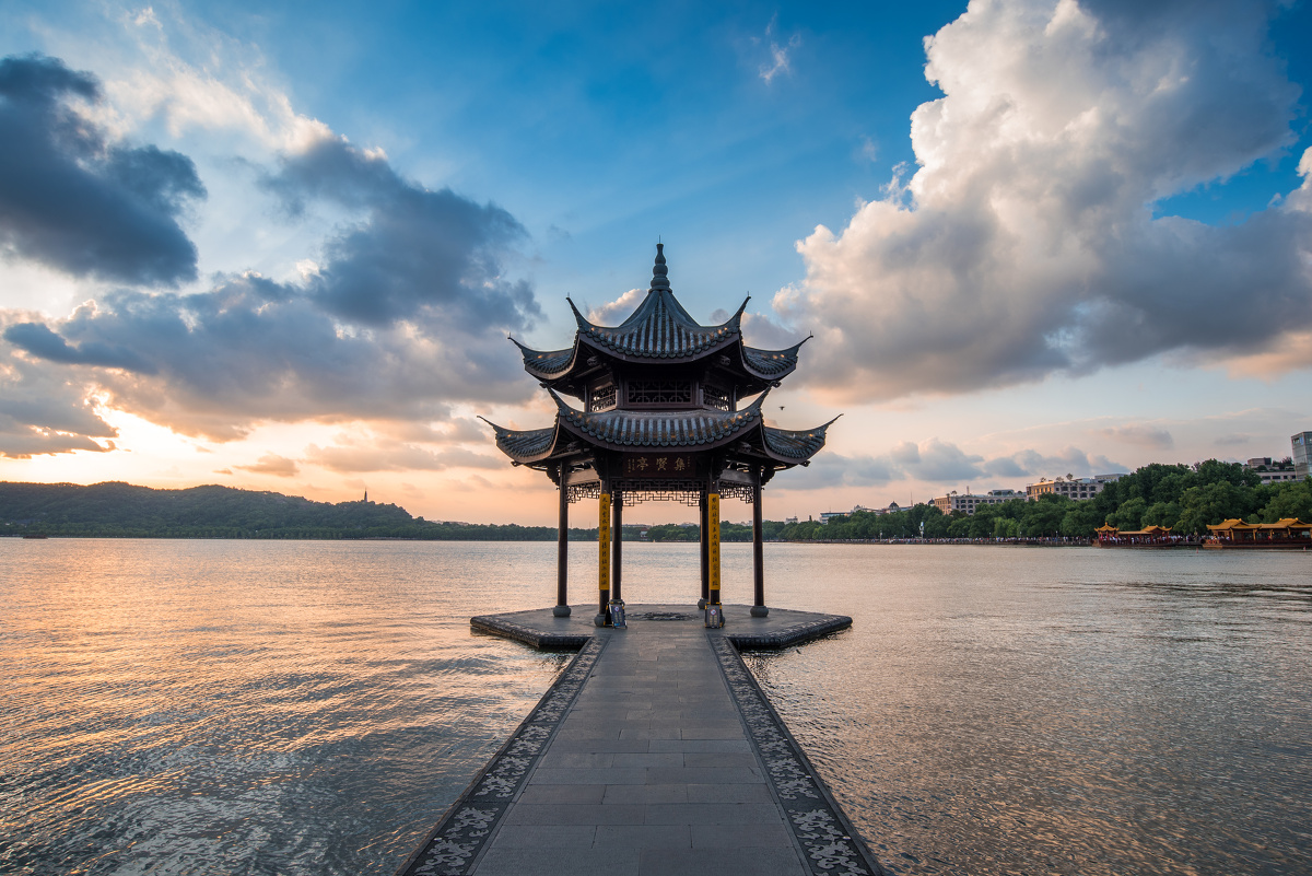 台风来临前的集贤亭