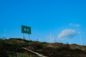 190081