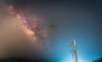 1600842