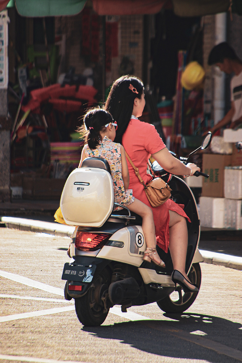 骑上心爱的小摩托