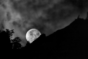 亚丁中秋夜