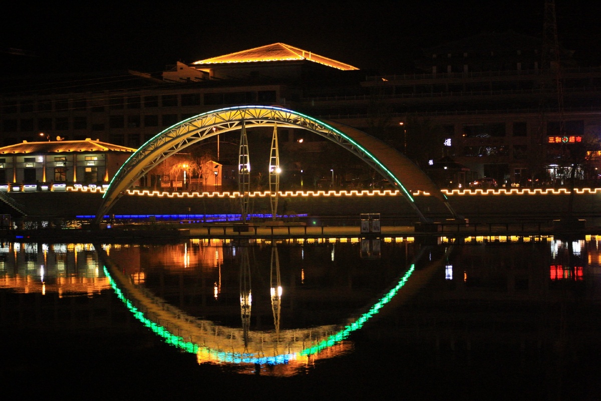 敦煌党河风情线夜景惹人醉