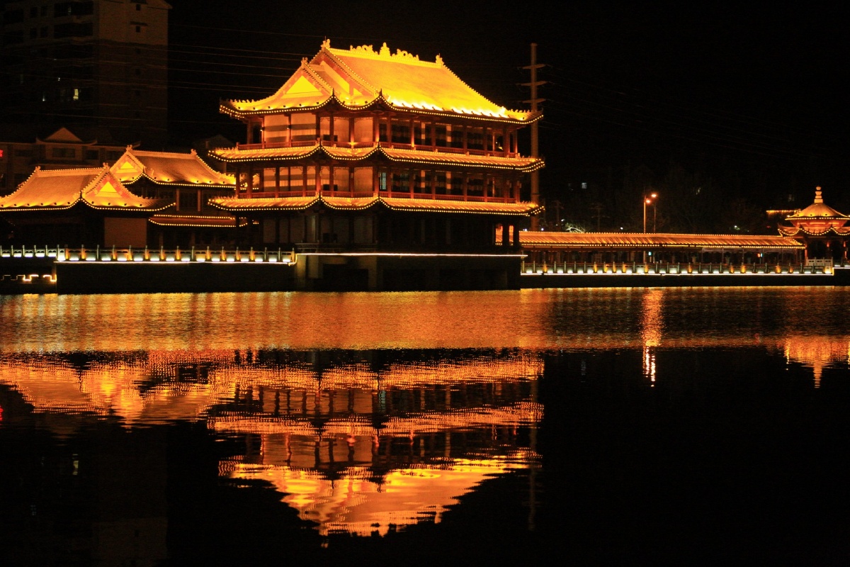 敦煌党河风情线夜景惹人醉