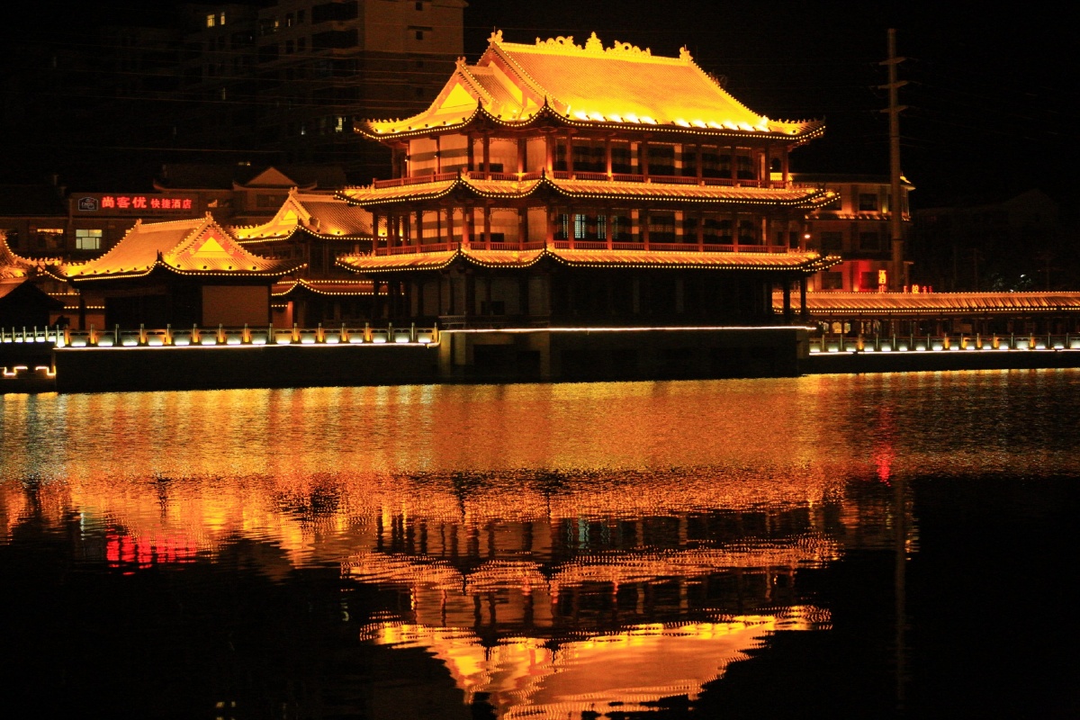 敦煌党河风情线夜景惹人醉