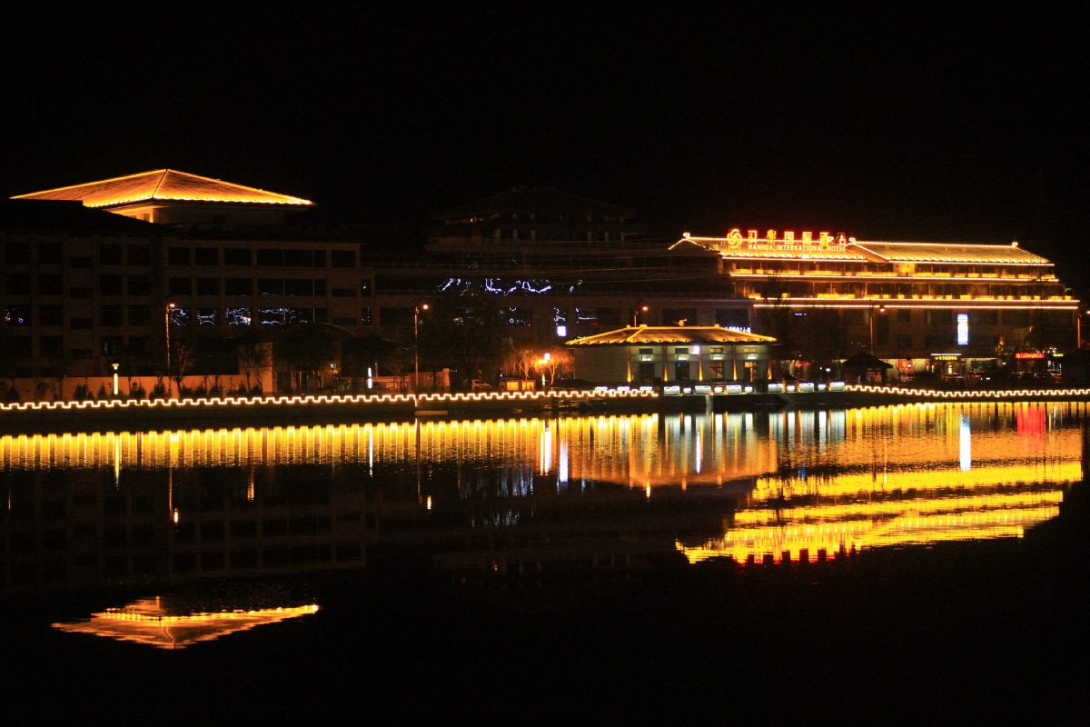 敦煌党河风情线夜景惹人醉