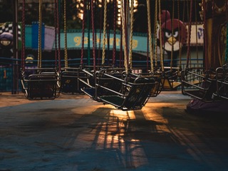 915907