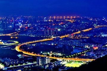 塘朗山顶观南山夜景