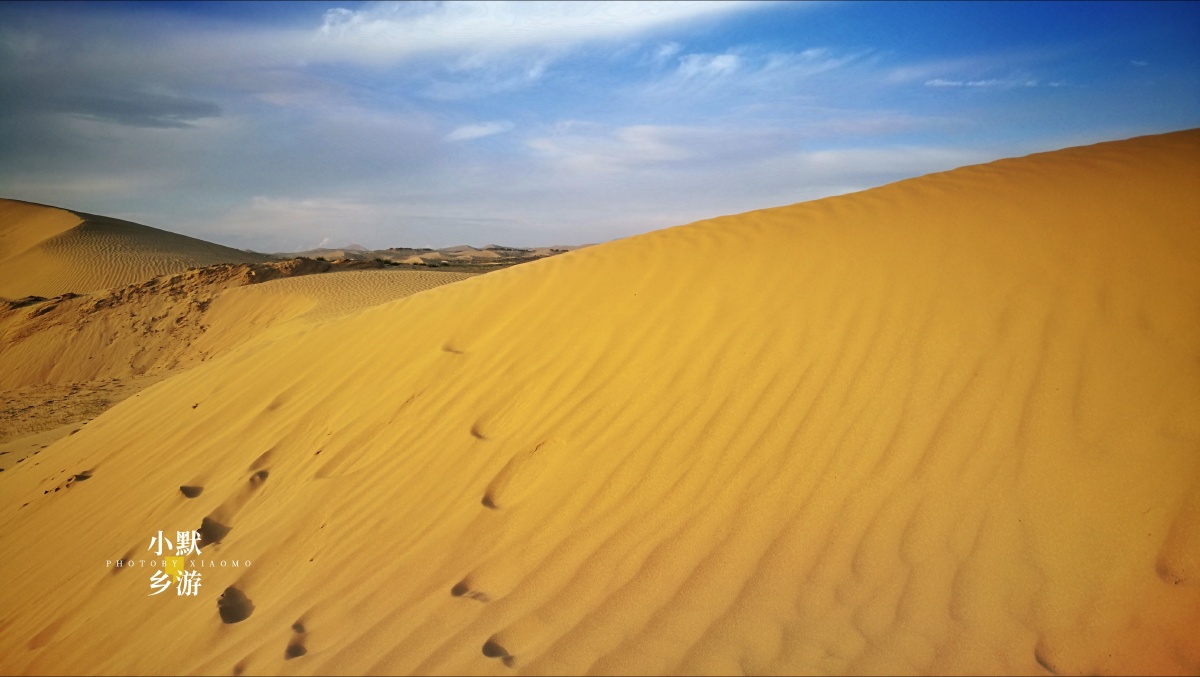 青海湖边的沙漠