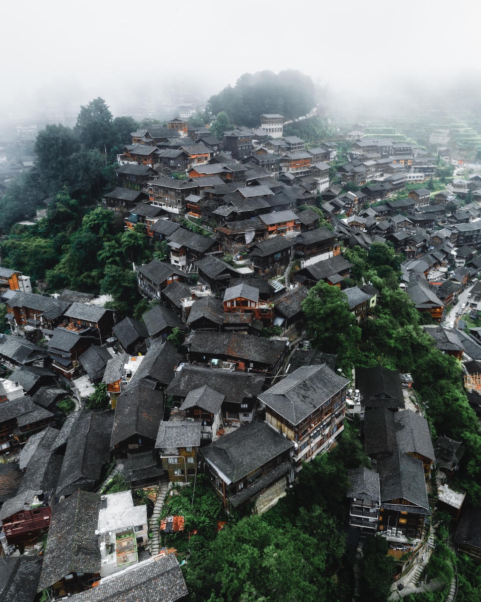 贵州西江千户苗寨日出云雾缭绕