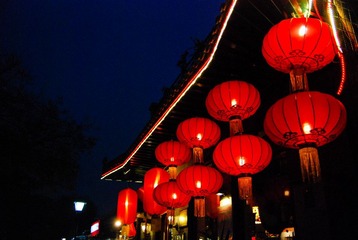 大红灯笼高高挂.jpg