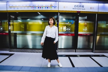 418308