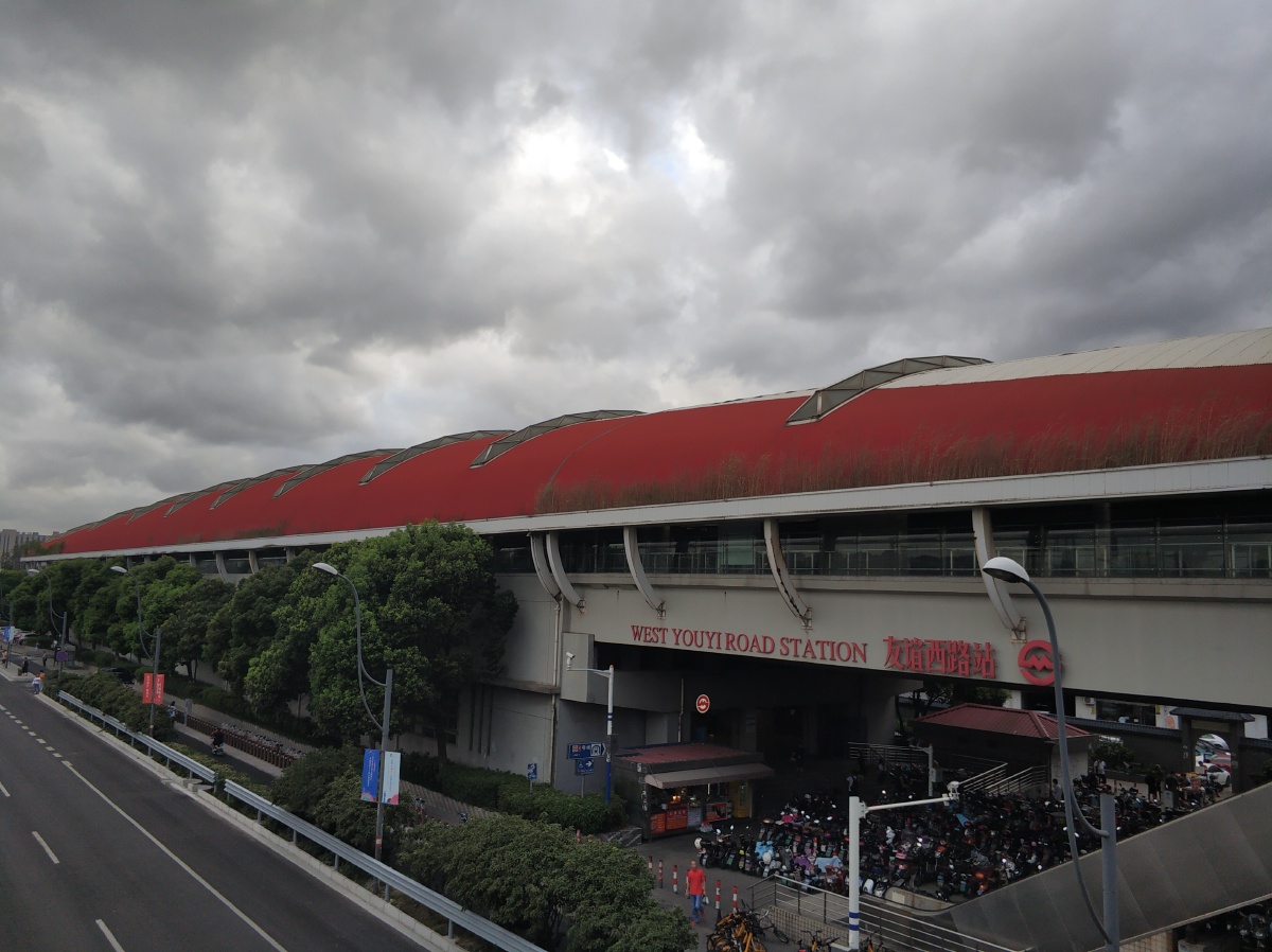 台风要来了1号线友谊西路地铁站