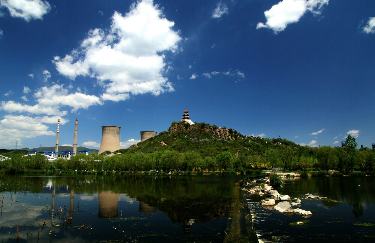 莲石湖畔石景山