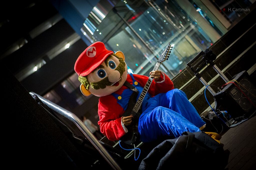 Mario<br />
<br />
厌倦了当水管工的mario，改行做起了街边卖艺