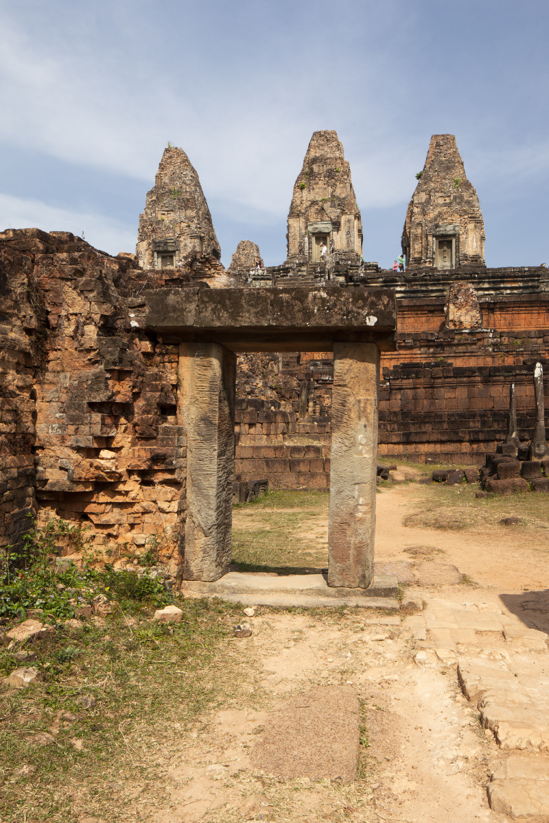 小金字塔式寺庙柬埔寨暹粒比粒寺,是一座小型金字塔式建筑, 比粒寺