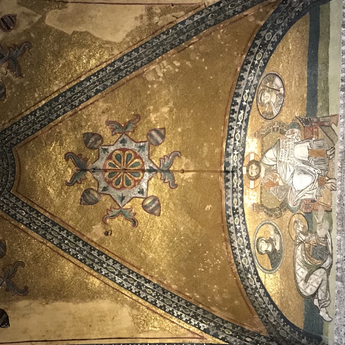 土耳其伊斯坦布尔,圣索菲亚大教堂穹顶上的基督画像