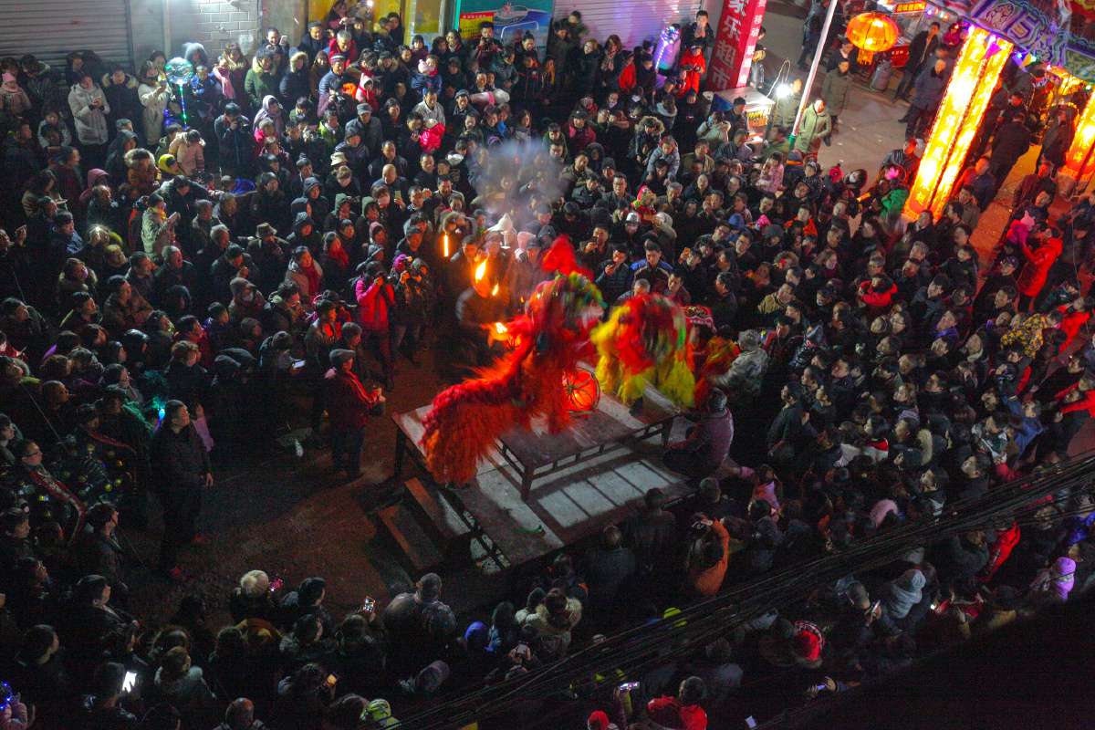 河北省涉县索堡镇大街小巷张灯结彩,龙飞凤舞,群狮狂欢,热闹非凡
