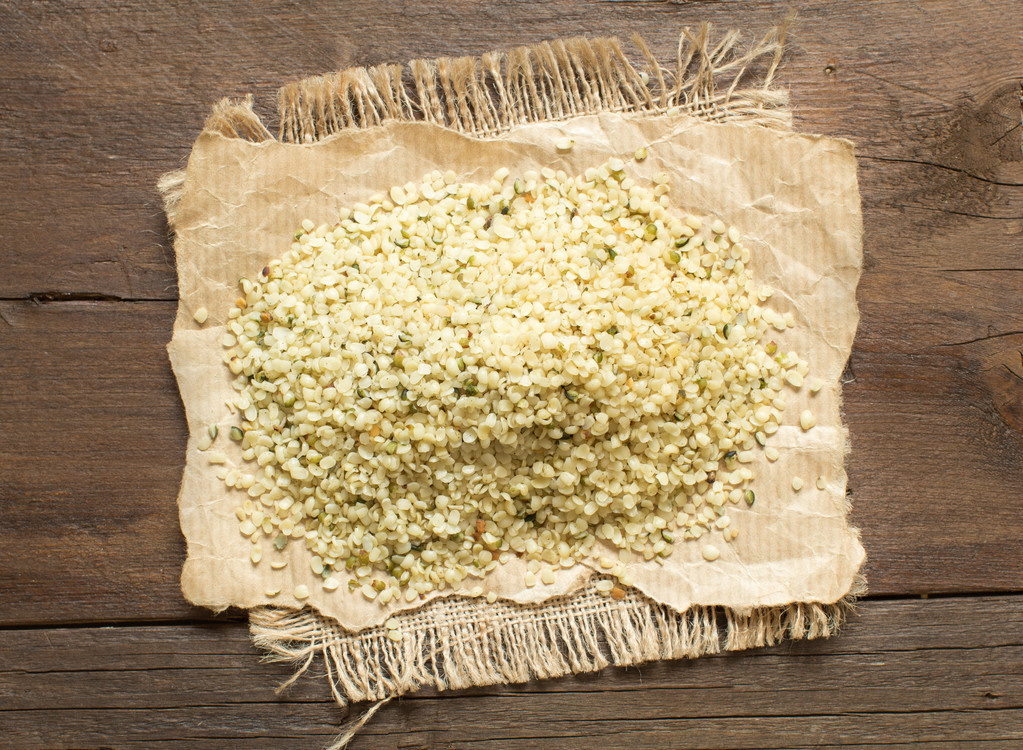 戴珍珠项链的少女