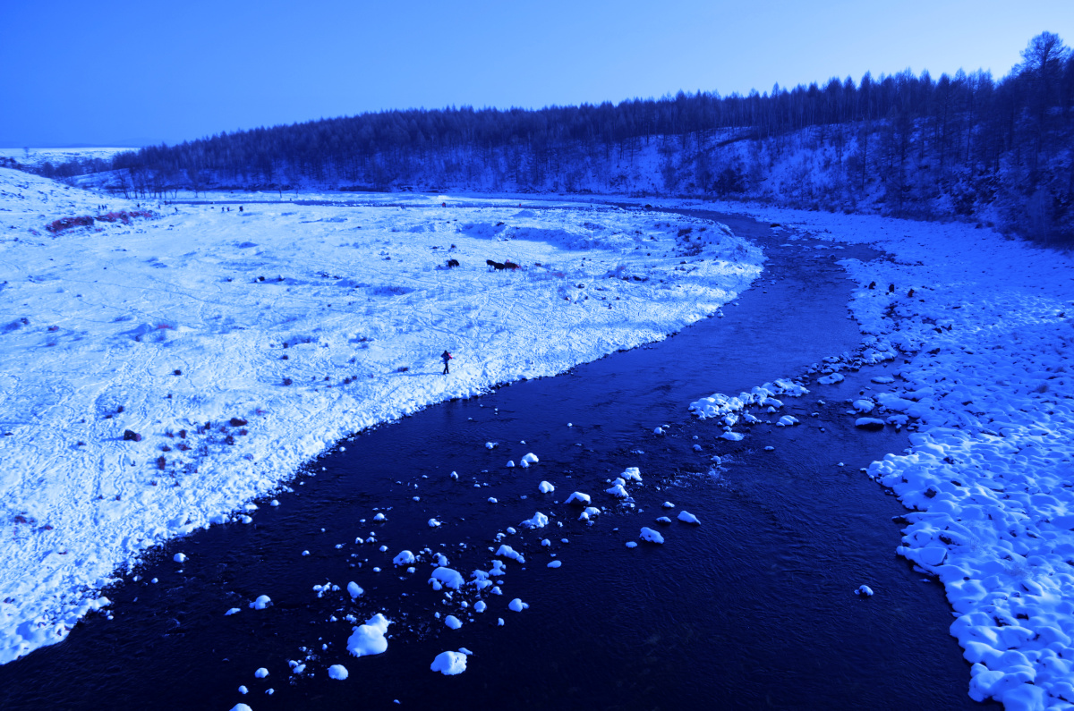 阿尔山国家森林公园里的不冻河