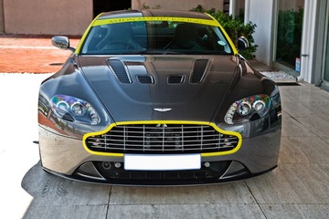 Aston Martin V12 Vantage