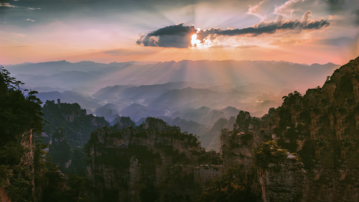 张家界天然长城之霞光万道