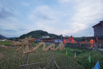 825647