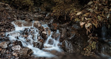 水·石