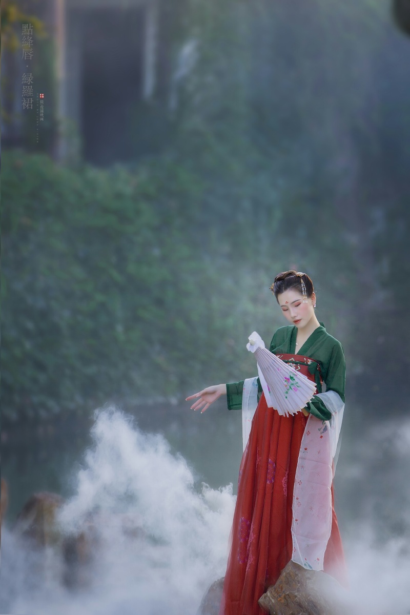 点绛唇, 垂下云鬓, 着我绿萝裙.